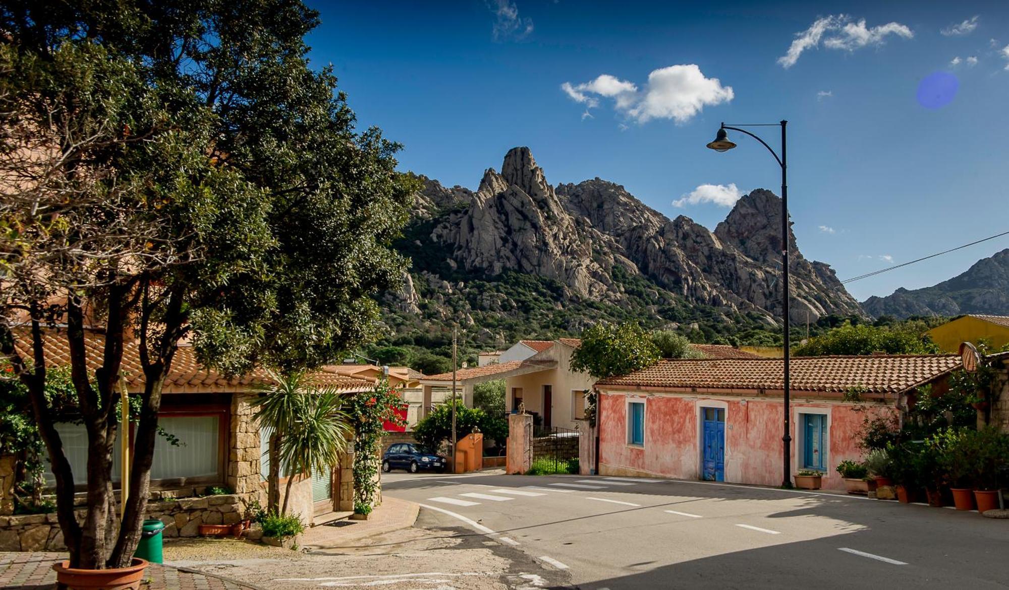 Antica Dimora La Corona San Pantaleo Εξωτερικό φωτογραφία