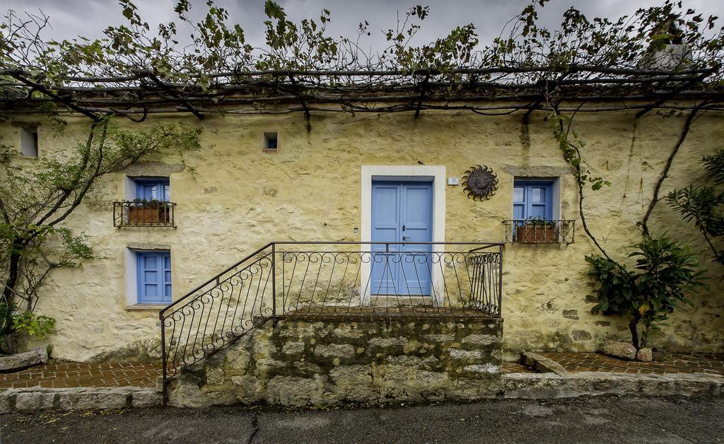 Antica Dimora La Corona San Pantaleo Εξωτερικό φωτογραφία